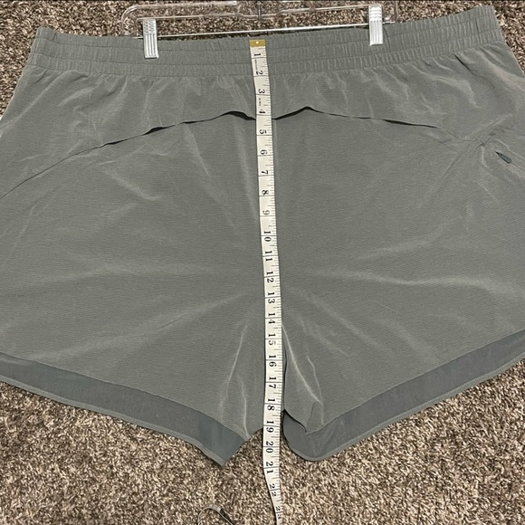 NWT ATHLETA Mesh Racer Run Textured Short, 3X - Picture 3 of 6